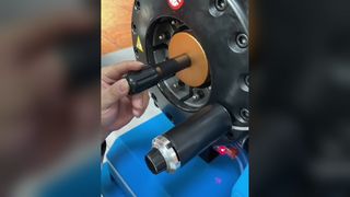 Machine à sertir les tuyaux hydrauliques P32CS